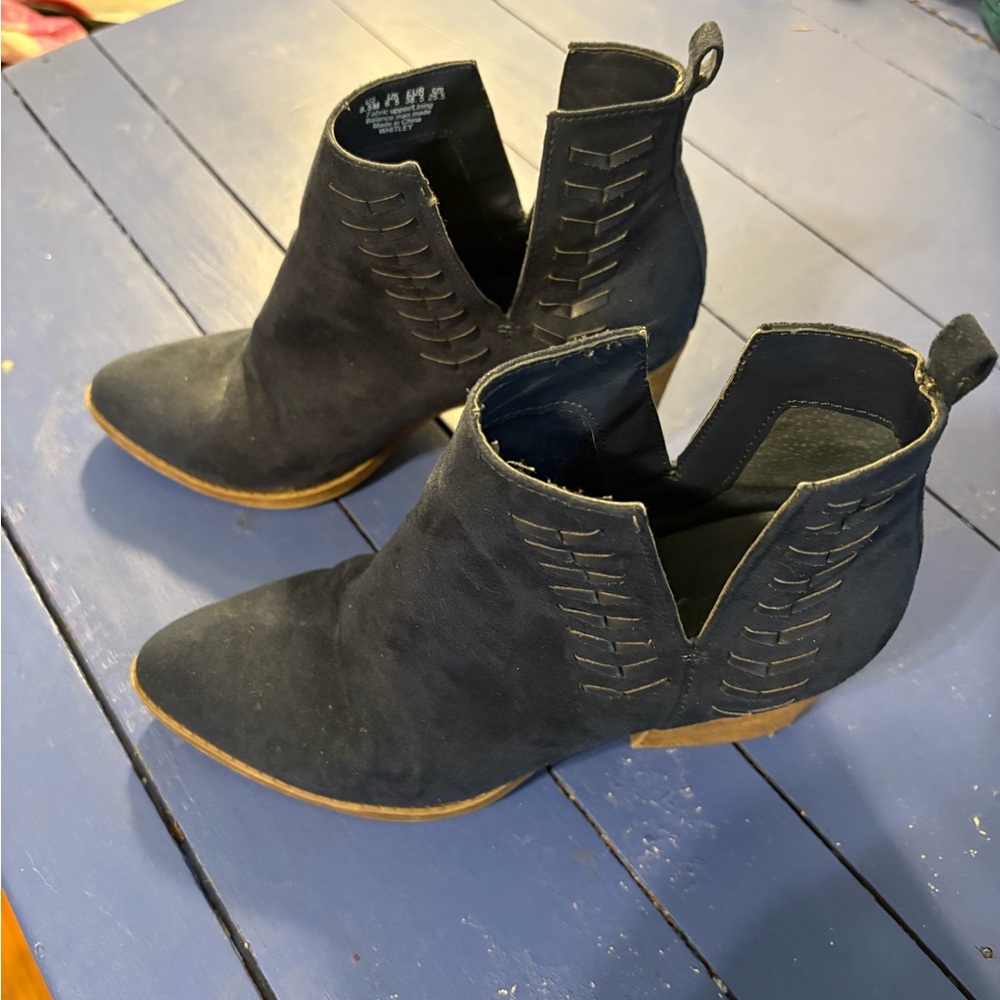 Carlos Whitley Ankle Boots NAVY